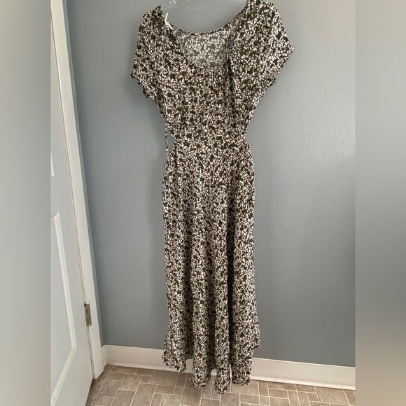 Target midi dress with side cut outs never worn - Picture 2 of 3